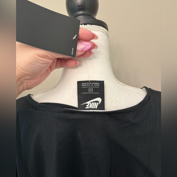 Nike 2X Crop Top 🖤 - Picture 9 of 10